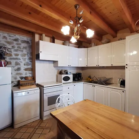 Historique Avec Peche Privee Et Foret, Pres De Brioude Et Blesle - Fr-1-582-352 Country house *